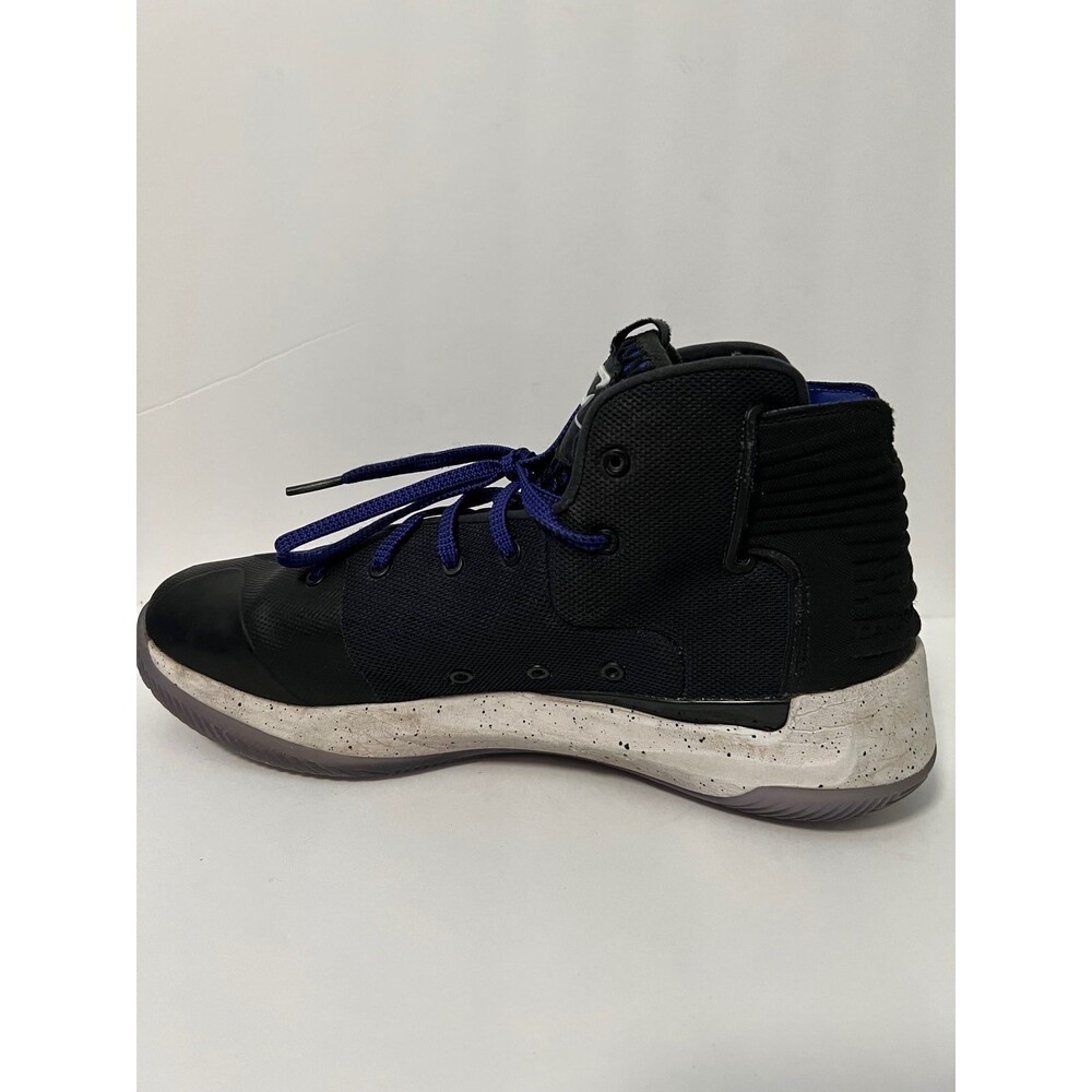 CURRY UNDER ARMOUR BASKETBALL SHOES youth size 9 PURPLE AND BLACK COLOR